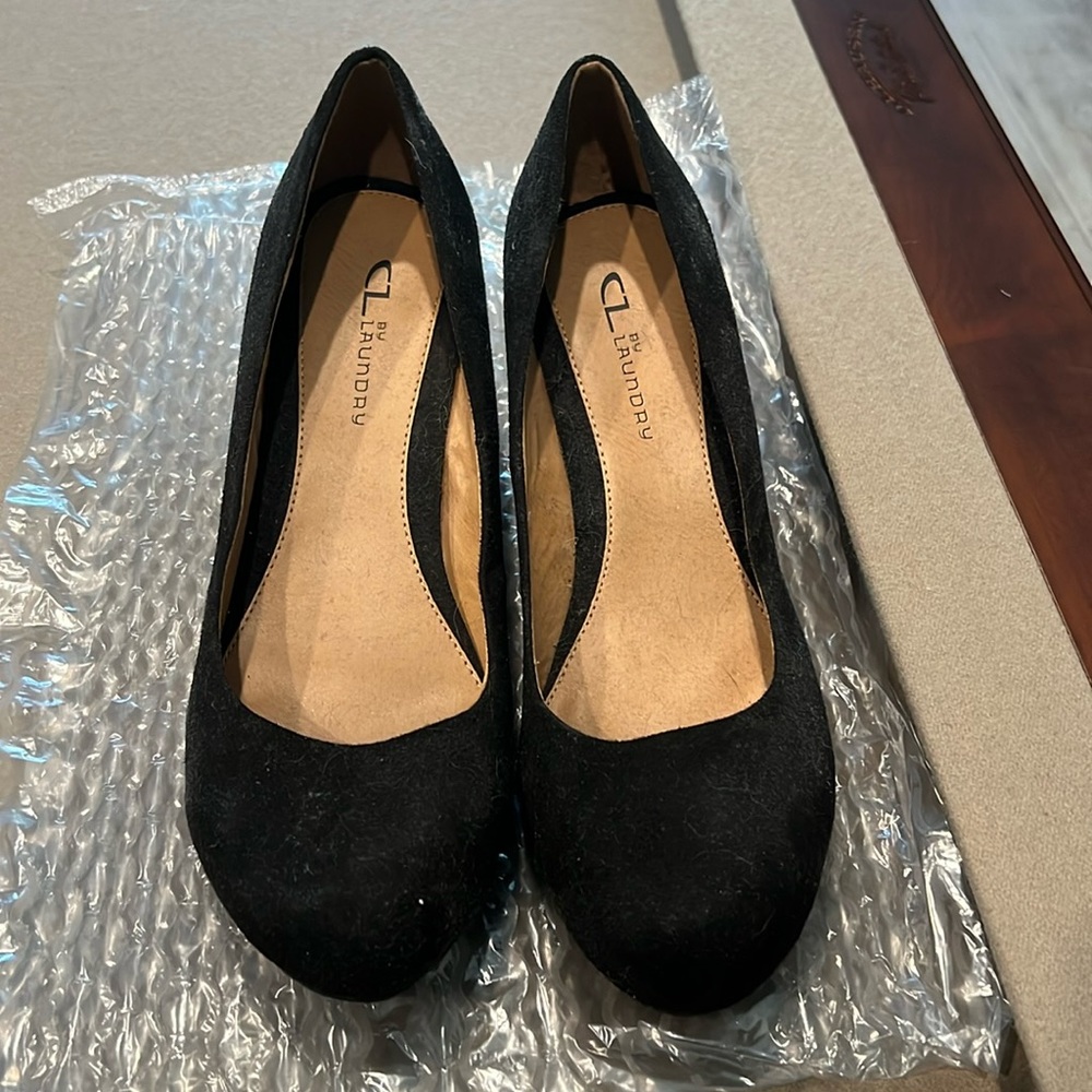 EUC CL by Laundry Black Heels - Size 10
